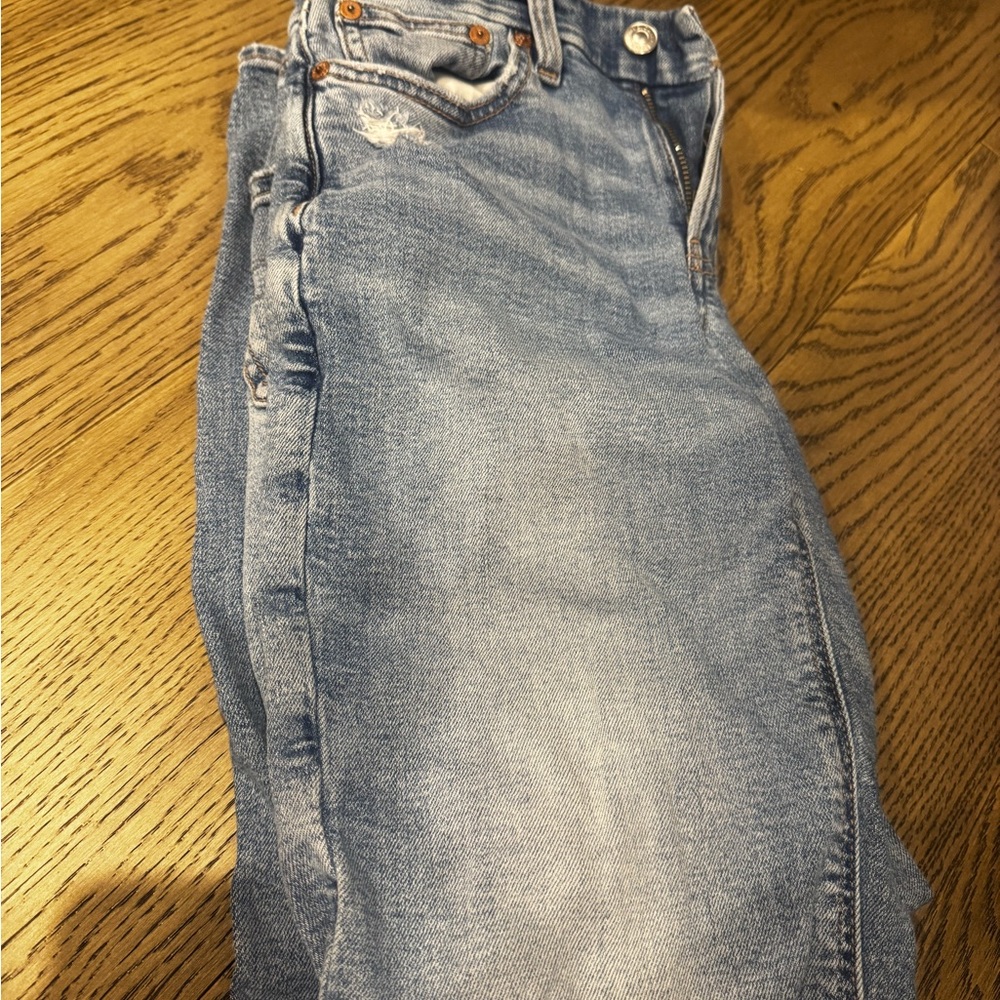 68$ Retail American Eagle Outfitters Light Blue Ripped Skinny Jeans